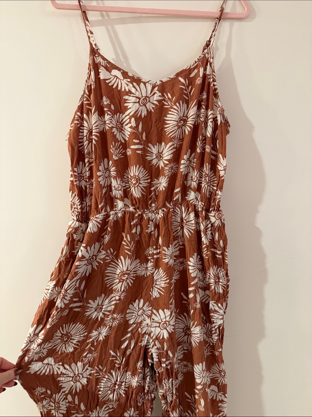 SO Rust Floral Spaghetti-Strap Romper with White Daisy Print